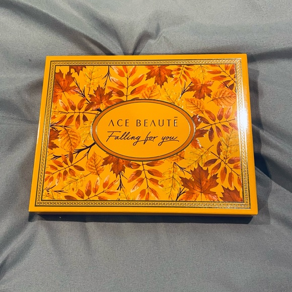 Ace Beaute falling for you palette. Brand new in box - Picture 3 of 5